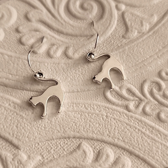 Stretching Cat Earrings Sterling Posts Fun Whimsical ER - Picture 1 of 3
